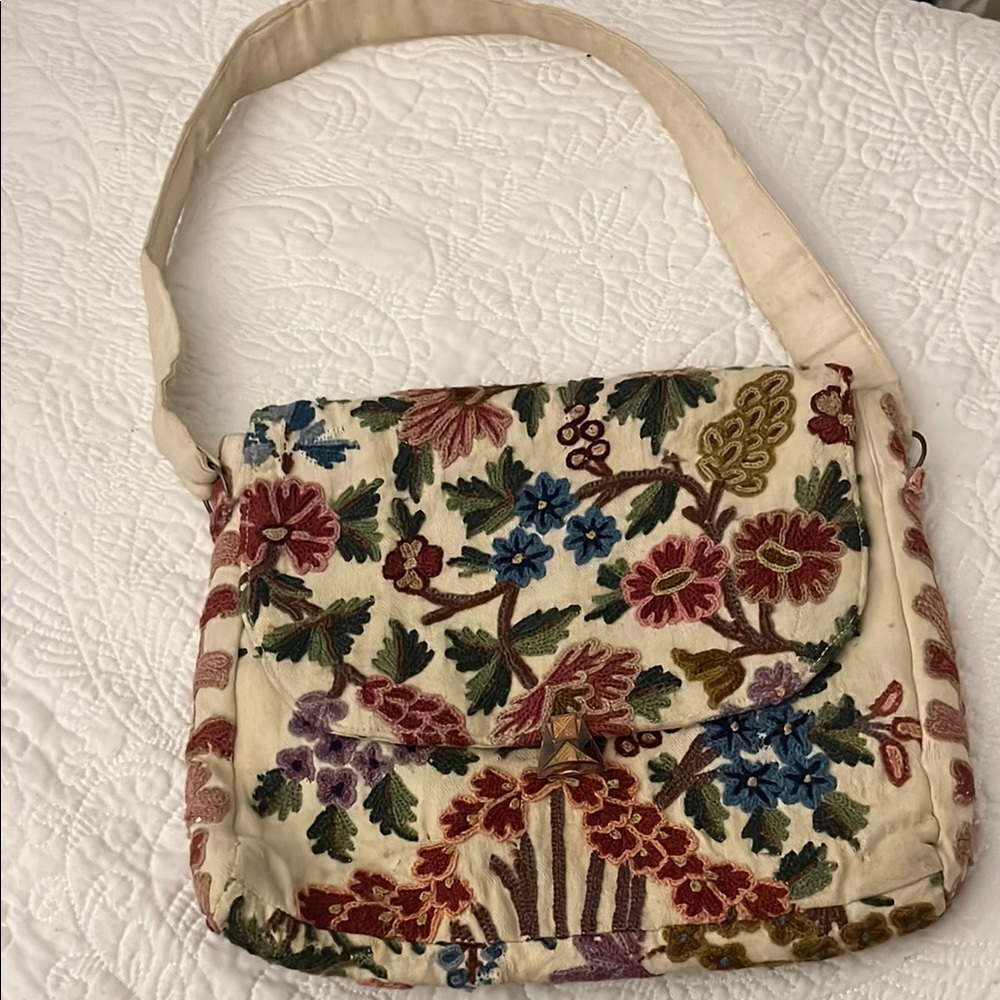 Floral Embroidered Shoulder Bag